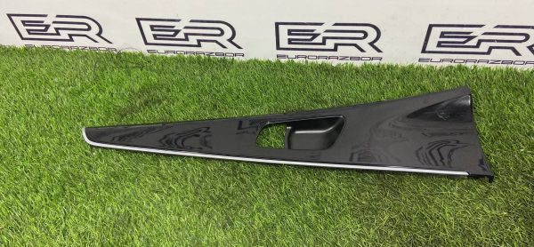 Декоративная накладка двери передняя левая Kia Sorento Prime