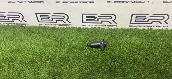 Моторчик омывателя лобового стекла Toyota Hilux 8 Рест