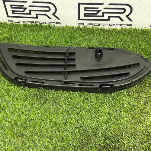 Решётка переднего бампера нижняя правая Mercedes С Class W205