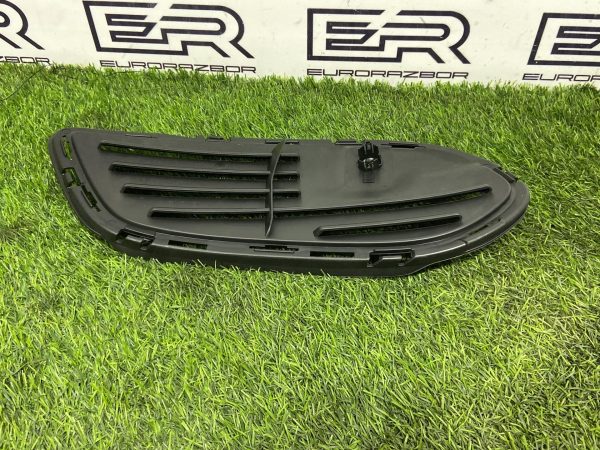 Решётка переднего бампера нижняя правая Mercedes С Class W205