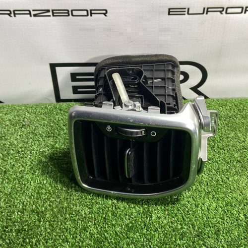 Левый дефлектор в торпедо Kia Sportage