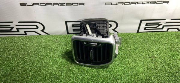 Левый дефлектор в торпедо Kia Sportage