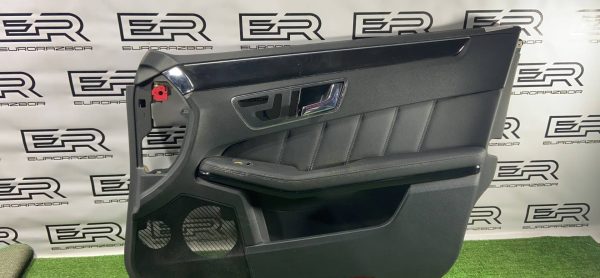 Обшивка двери передняя правая Mercedes E W212