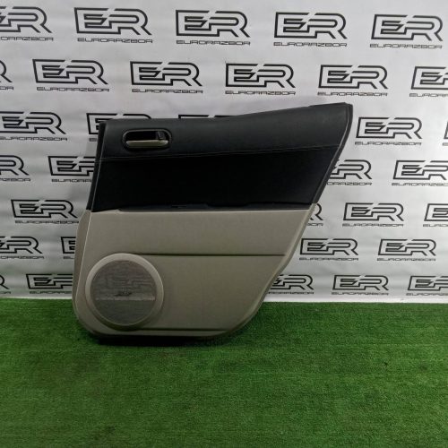 Обшивка задней правой двери Mazda CX