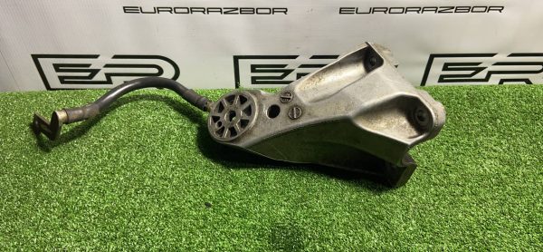 Кронштейн опоры двигателя R VW Touareg