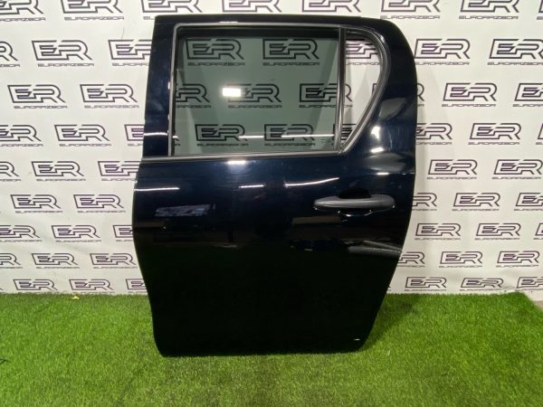 Задняя левая дверь Toyota Hilux