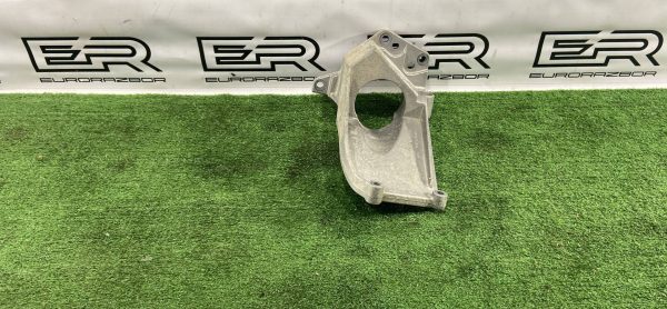 Кронштейн катализатора Volvo XC90