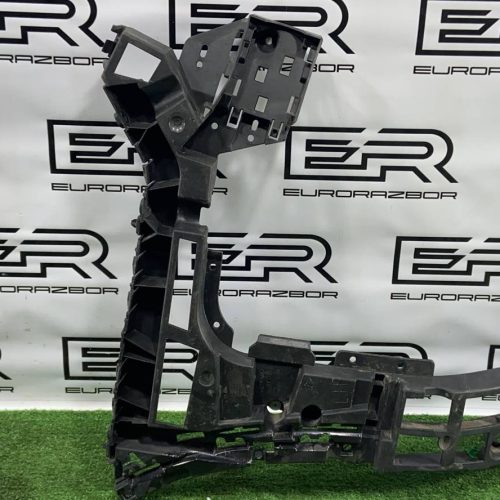 Кронштейн крыла задний левый Volvo Хс90