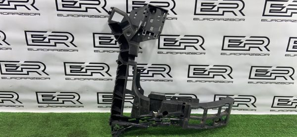 Кронштейн крыла задний левый Volvo Хс90