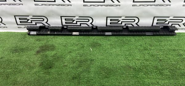 Кронштейн накладки порога правый Volvo XC90