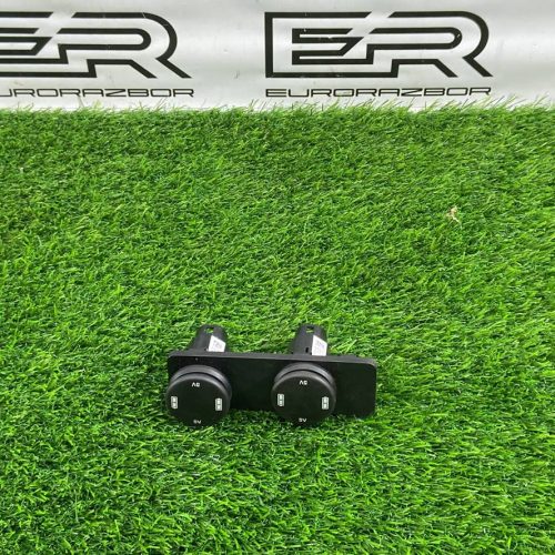 Разъем AUX/USB Jaguar F-Pace X761 2.0D Разъем AUX/USB Jaguar F Pace X761 2.0D