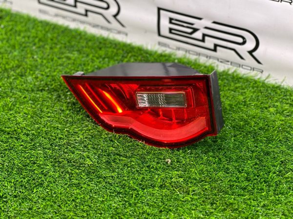 Фонарь в крышку багажника правый Jaguar F Pace