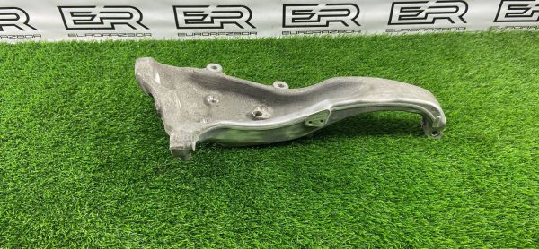 Кулак передний левый BMW F06 F10 F11 F12 F13