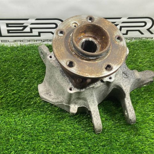 Кулак задний левый BMW F06 F12 F13