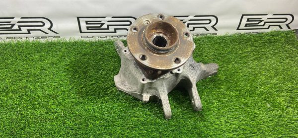 Кулак задний левый BMW F06 F12 F13