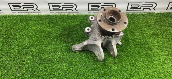 Кулак задний правый BMW F06 F12 F13