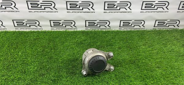 Подушка двигателя левая Mercedes W213 A2132402400