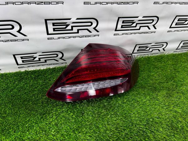 Фонарь задний правый Mercedes W213