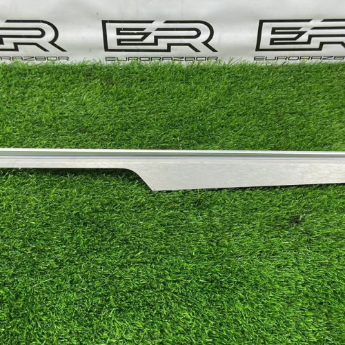 Накладка двери передняя правая Macan GTS 95B