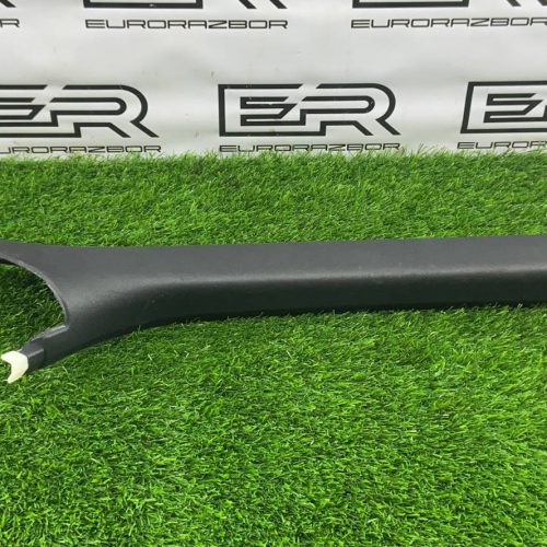 Обшивка правой стойки Porsche Macan 95B