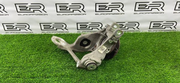 Кулак задний левый Porsche Macan 95B