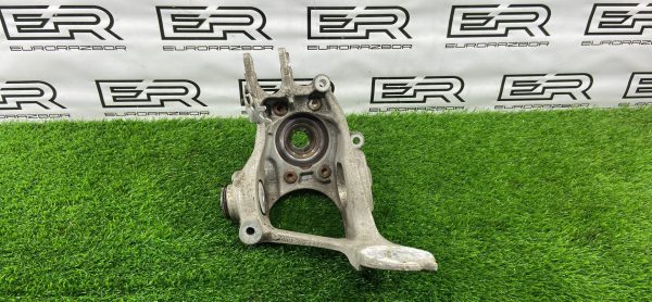 Кулак задний правый Porsche Macan 95B