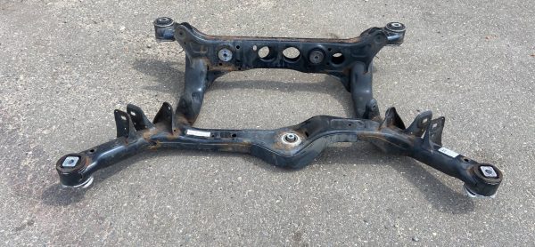 Балка подвески задняя Porsche Macan 95B