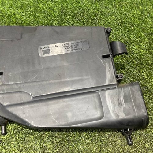 Корпус воздушного фильтра левый для Mercedes Om642