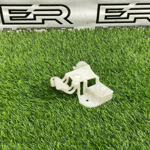 Кронштейн обшивка стойки Volkswagen Passat B7 Кронштейн обшивка стойки Volkswagen Passat B7