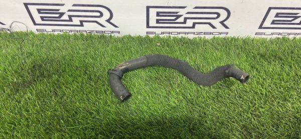 Патрубок масляного радиатора Land Rover Range Rover Velar L560