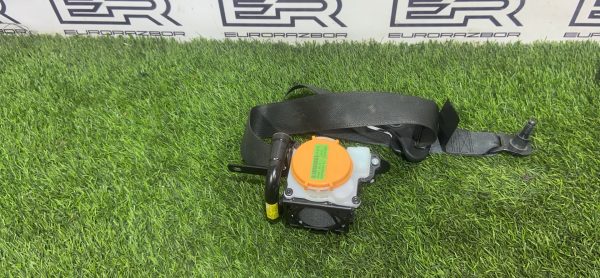 Ремень безопасности передний правый Toyota Hilux 8 рест