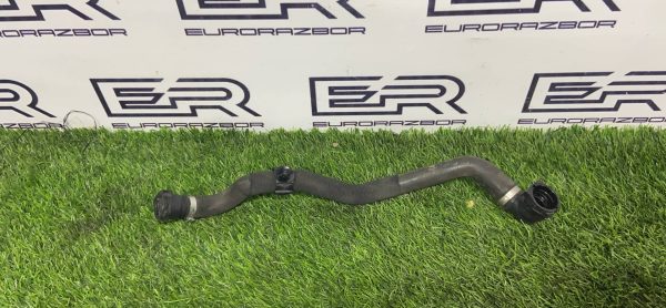 Патрубок охлаждения Land Rover Range Rover Velar L560