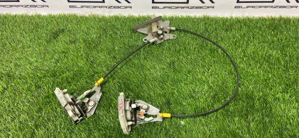 Замок нижней крышки Mitsubishi outlander XL