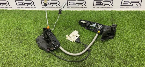 Замок двери задний правый Mercedes Benz W222 с доводчиком