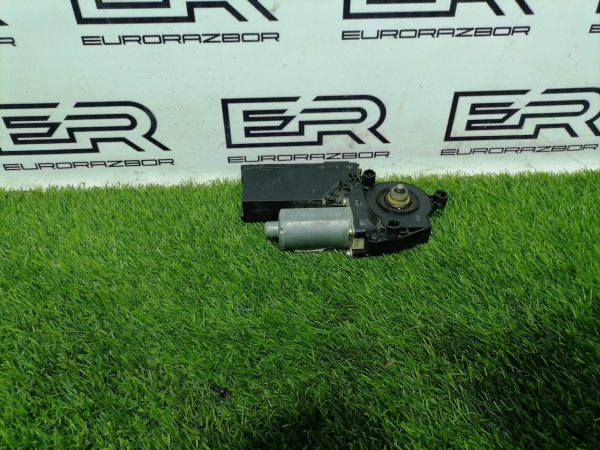 Моторчик стеклоподъёмника передний правый Volkswagen Touareg