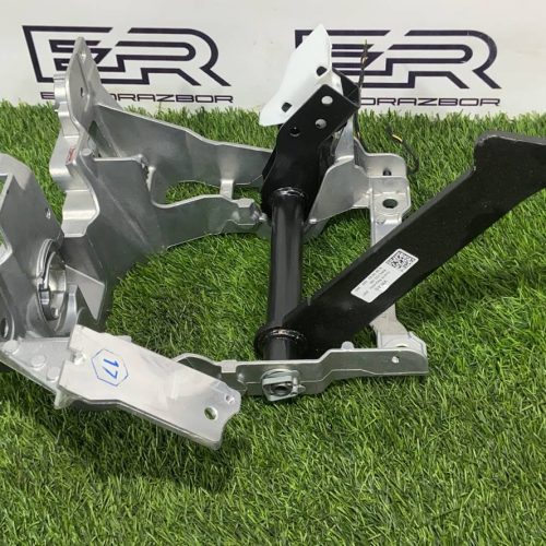 Кронштейн педального узла Audi A5/S5 (F5) Кронштейн педального узла Audi A5/S5 (F5)