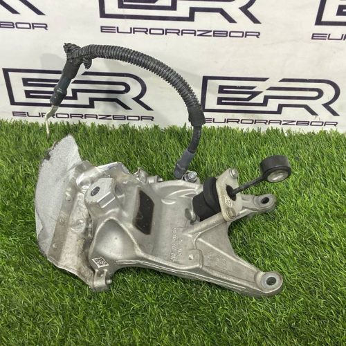 Кронштейн двигателя Audi A5 (F5) Кронштейн двигателя Audi A5 (F5)