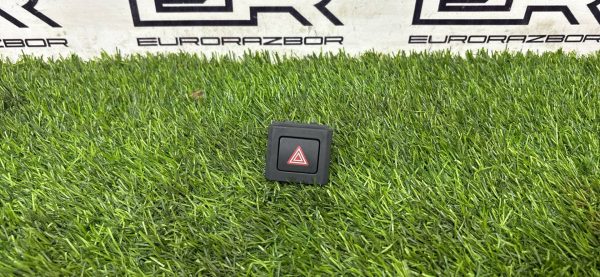 Кнопка аварийной сигнализации Audi A5 F5