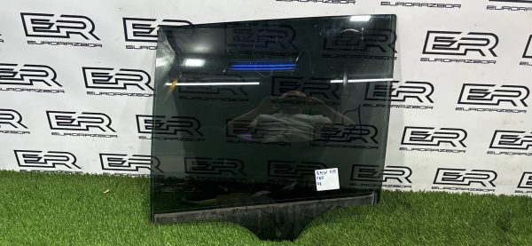 Стекло двери заднее правое BMW X5 F15 F85