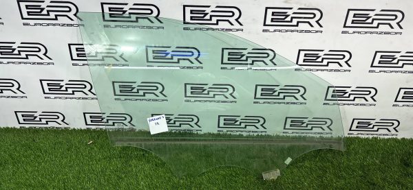 Стекло двери переднее правое Kia Sorento