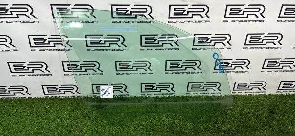 Стекло двери передней правой Porsche Macan 95B 2018г.