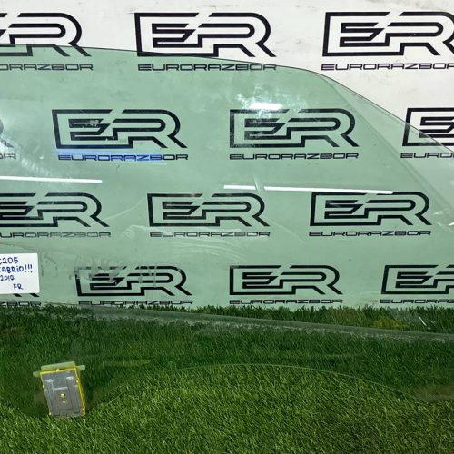 Стекло двери передней правой Mercedes Benz C205 кабриолет 2017 г. Стекло двери передней правой Mercedes Benz C205 кабриолет 2017 г.