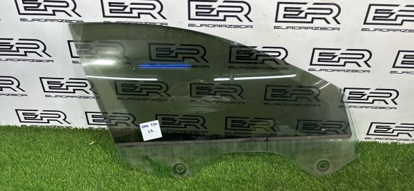 Стекло двери переднее правое BMW F06