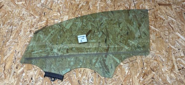 Стекло двери переднее левое Kia Sportage 4