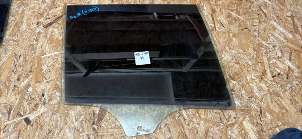 Стекло двери заднее правое BMW X5 E70