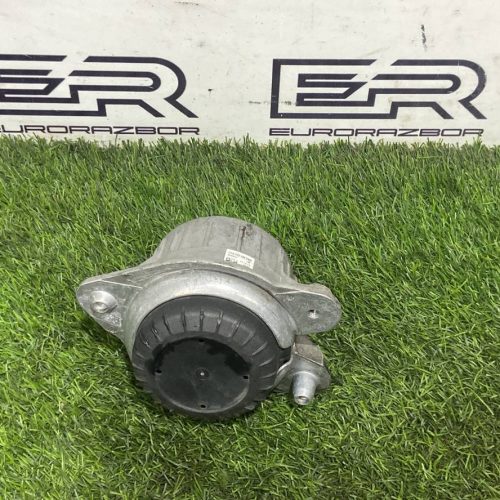 Подушка двигателя правая Mercedes OM651