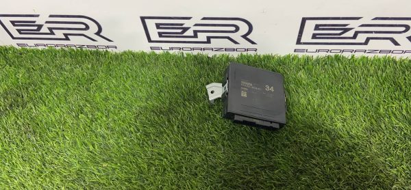 Блок управления полным приводом Toyota Hilux 8 рест.