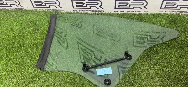 Стекло кузова правое для Mercedes С238