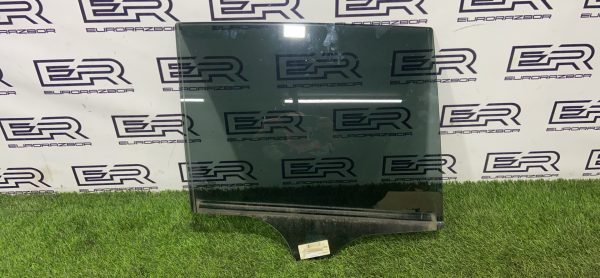 Стеклo двеpи задней прaвой для Mеrcedes Benz GLС Класс X253/C253 (2017)