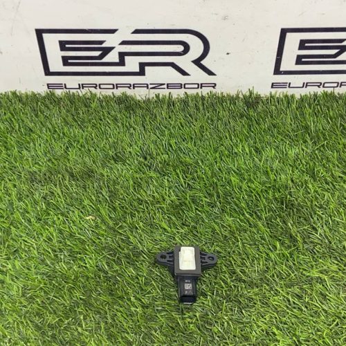 Датчик удара передний правый Volvo XC60